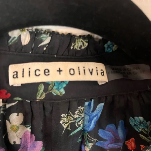 Alice + Olivia Floral Sheer Blouse | Smocked Sleeves | Missing button - Picture 2 of 10